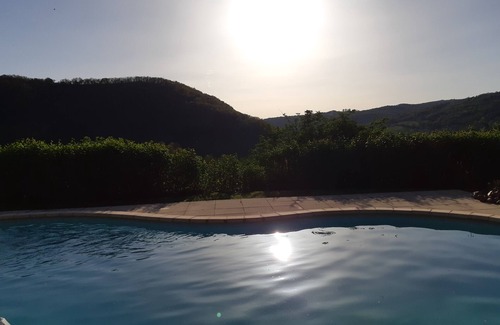 Ambeyrac Casa | Gran casa con magníficas vistas sobre el valle del Lot con piscina privada