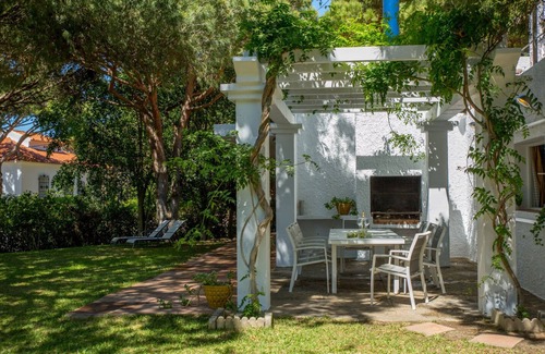 Los Canos de Meca Villa | Gran Villa de estilo ibicenco situada a sólo 200 m. de la playa (5 minutos camin