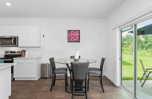 Northside Casa | Large JAX Home: 4 Beds, Office + Gym, Backyard Preserve
