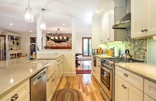 Kennebunk Casa | Prime Kennebunk Home w / Mesa de billar - Cerca de la playa!