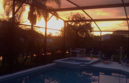 Crescent Lakes Villa | Large Kissimmee Lakeside Villa con orientación sur piscina y spa