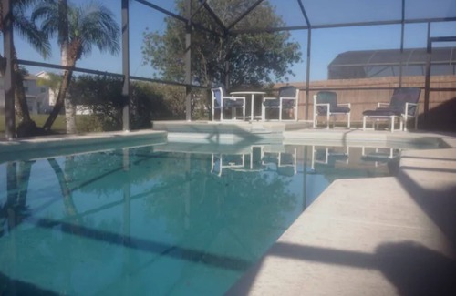Crescent Lakes Villa | Large Kissimmee Lakeside Villa con orientación sur piscina y spa