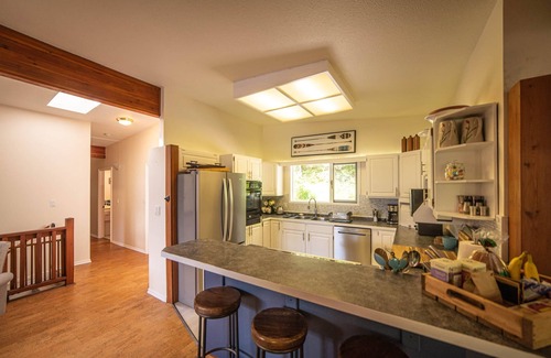 Ainsworth Hot Springs Casa | Large lake front Ainsworth house