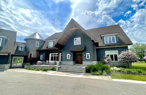 Georgina Cabaña | Large Lake Simcoe Cottage 8 Bedrooms