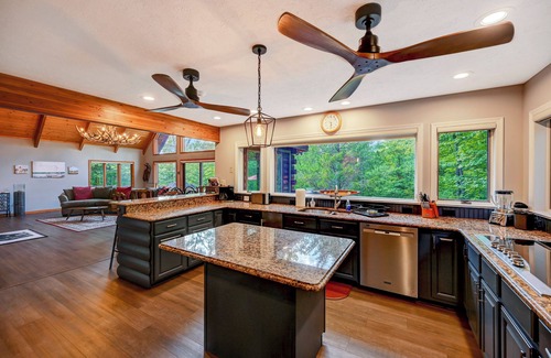 Pocono Pines Casa | Large Lake Village Cabin in Lake Naomi Poconos