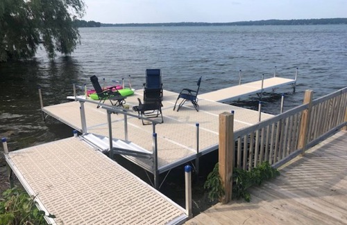 Auburn Casa | Large Lakefront Vineyard Home with Hot Tub
