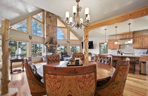 Duck Creek Village Cabina | Large Lodge Sleeps 14, Fire Pit, Views
