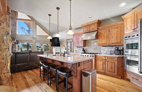 Duck Creek Village Cabina | Large Lodge Sleeps 14, Fire Pit, Views