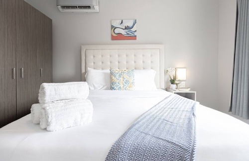 Mission Hills Casa | Large Loft Near Restaurant Row w/WiFi, CableTV/HBO