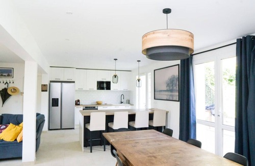 Velizy-Villacoublay Casa | Large luxury duplex with garden 20 min from Paris