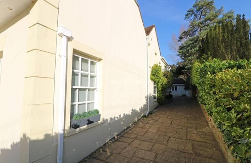 Watford Casa | Large luxurious character house with indoor pool