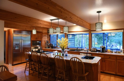 Mount Shasta Casa | Gran monte de lujo. Shasta Home (4600 ') en el campo de golf del resort con impresionantes vistas