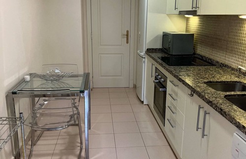 Benahavis Apartamento | Amplio y lujoso apartamento La Quinta Golf en un tranquilo jardín y una gran piscina WIFI GRATIS