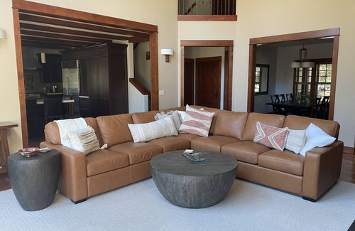 Awbrey Butte Casa | Large luxury home in desirable NW Bend, 30 minutes to world class skiing/snow