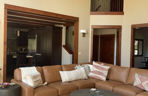 Awbrey Butte Casa | Large luxury home in desirable NW Bend, 30 minutes to world class skiing/snow