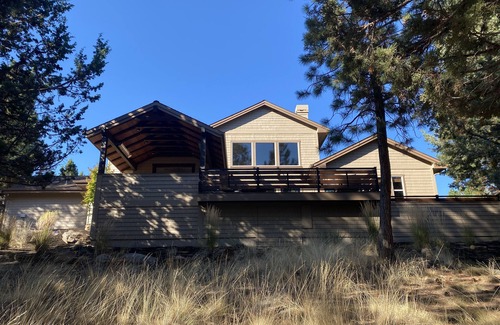 Awbrey Butte Casa | Large luxury home in desirable NW Bend, 30 minutes to world class skiing/snow
