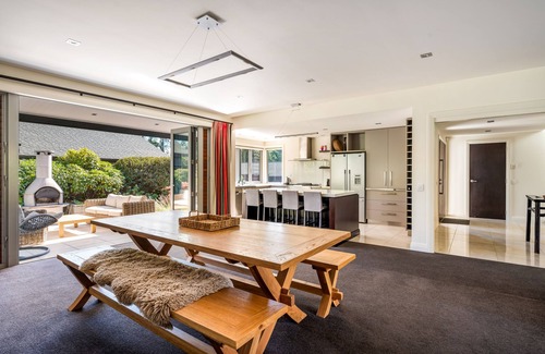 Wanaka Casa | Large Luxury Lakefront Home.
