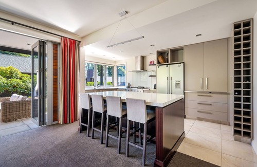 Wanaka Casa | Large Luxury Lakefront Home.