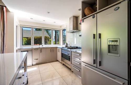 Wanaka Casa | Large Luxury Lakefront Home.