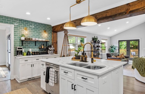 Nashville Casa | Large Luxury Oasis - Minutes from Airport, Downtown, Opry, Lake - 8 beds, 3 Bath