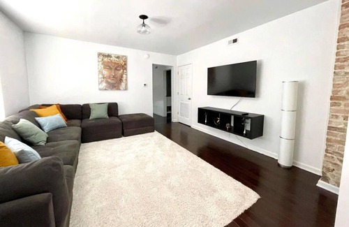 Forest Park Apartamento | Large, modern 2 bedroom in the heart of Forest Park