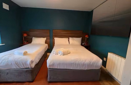 Galway City Centre Apartamento | Large modern 3 Bed, 3 bathroom, Sleeps 7.
