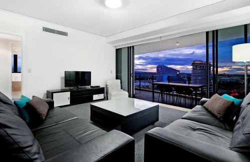 Broadbeach Apartamento | Large Modern 3 Bedroom Apartment With City Views - CoastHM