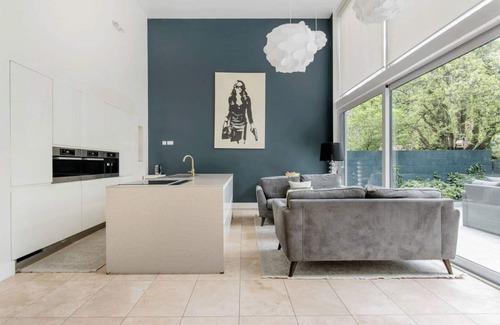 Drumfinn Casa | Large modern home 6km to city centre