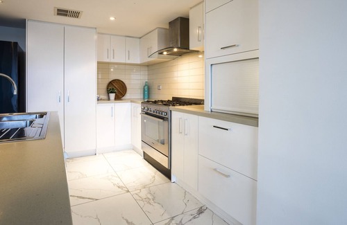 Scarborough Casa | Large Modern Home close to Scarborough Beach