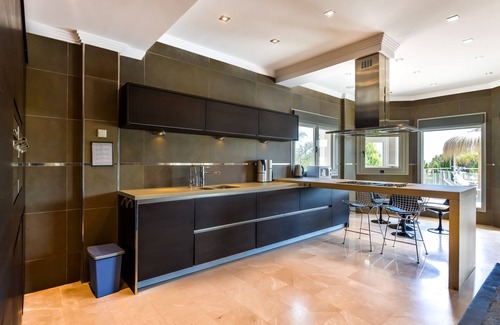 Urbanitzacio la Fustera Villa | Gran villa moderna con piscina interior y exterior y sauna