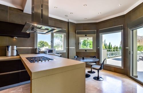 Urbanitzacio la Fustera Villa | Gran villa moderna con piscina interior y exterior y sauna
