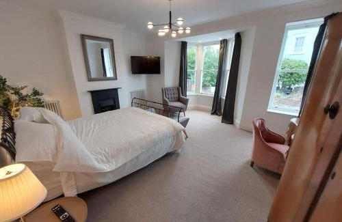 Southville Casa | Large newly refurbished house close to harbour