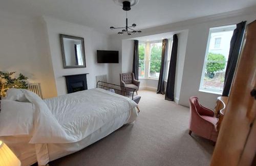 Southville Casa | Large newly refurbished house close to harbour