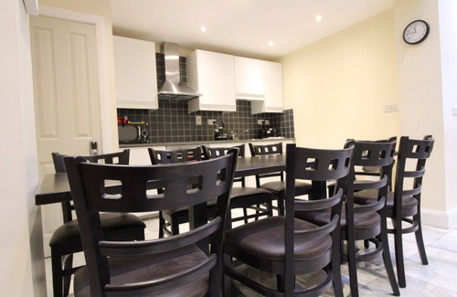 Queens Quarter Casa | Gran casa de nueva Reformado, 13 Sleep, WIFI instalado profesionalmente