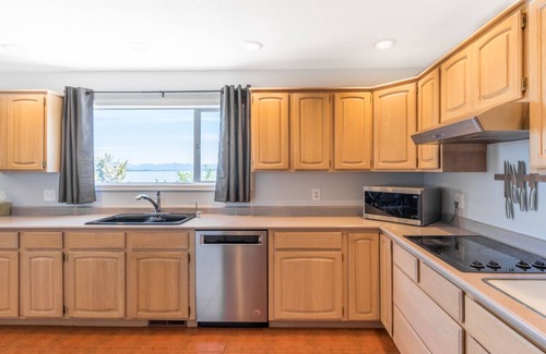 Campbell River Casa | Gran casa frente al mar con jacuzzi!
