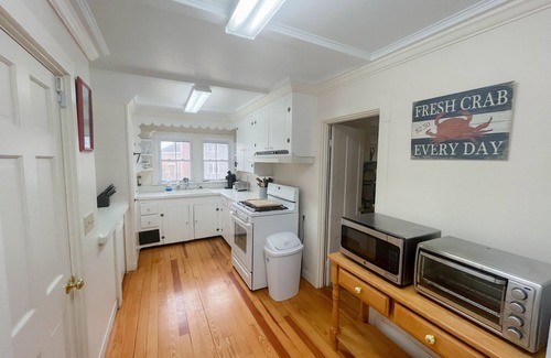 Brant Rock Casa | Large Oceanfront Home in Exclusive Brant Rock Section of Marshfield - Sleeps 10