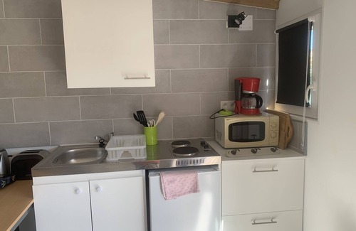Saint-Andre Apartamento | Large one roomed cottage close to Mediterranean with pool