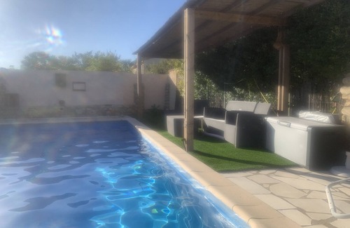 Saint-Andre Apartamento | Large one roomed cottage close to Mediterranean with pool