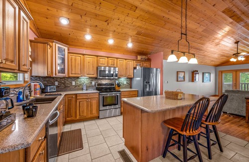 Kodak Cabina | 🏔Large Open Cabin, Jaw Dropping Views, Hot Tub and more! 🌊