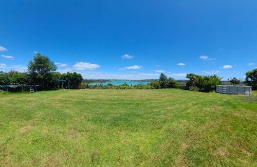 Parua Bay Casa | Large open plan home with outstanding views and sun - Close to shops and beach