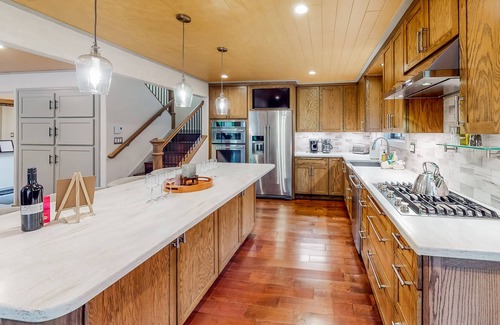 East Stroudsburg Casa | Large Penn Estates home with private hot tub, fireplace & pool table - dogs ok