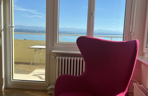 Neuchatel Apartamento | Large penthouse apartment with lake view