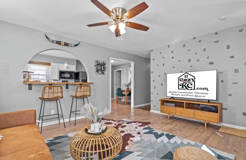 Merriam Casa | Large Pet Friendly Home Close to I-35 Hwy & KC