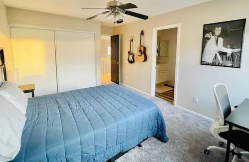 Victorville Casa | Large Pool home, quiet neighborhood, Spacious