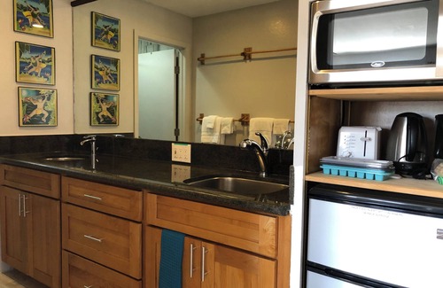Enchanted Lake Apartamento | Large & Private 1B/1B studio, fixed rate, 30-day lease, short term available.