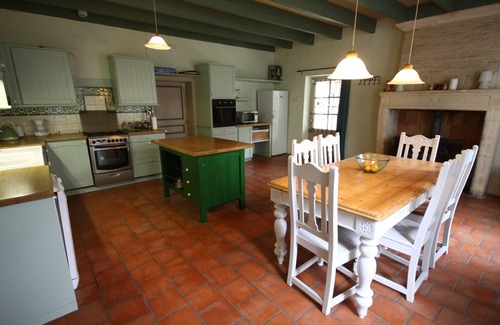Vanzac Casa | Gran casa privada Charentaise con piscina y hermosos jardines 10-13