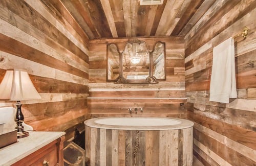 Brenham Casa | Large, private country home located near Round Top, Texas.