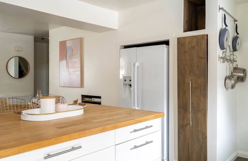 Kitchener Apartamento | Large private deck near downtown