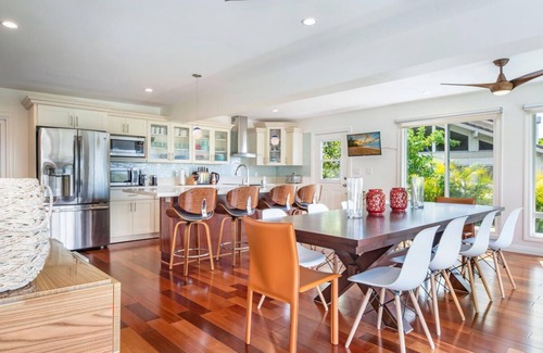 Hawaii Kai Casa | Nuevo listado con piscina privada y vistas impresionantes!