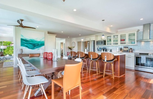 Hawaii Kai Casa | Nuevo listado con piscina privada y vistas impresionantes!